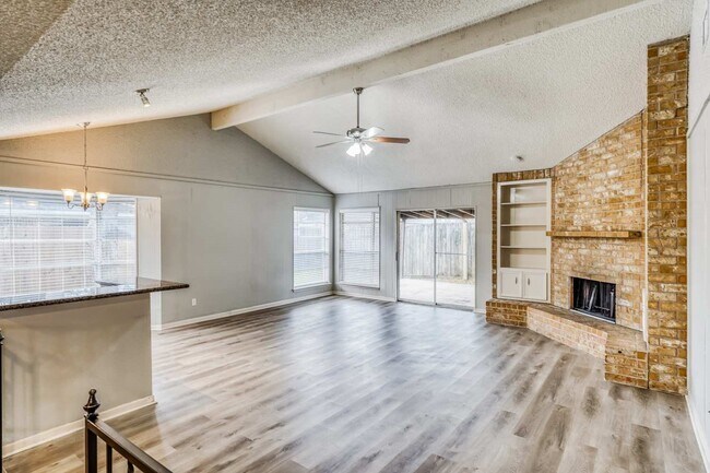 Building Photo - 2306 Cambridge Ct N