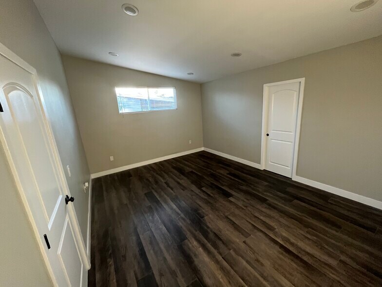 Master Bedroom - 1825 Walnut Creek Ct