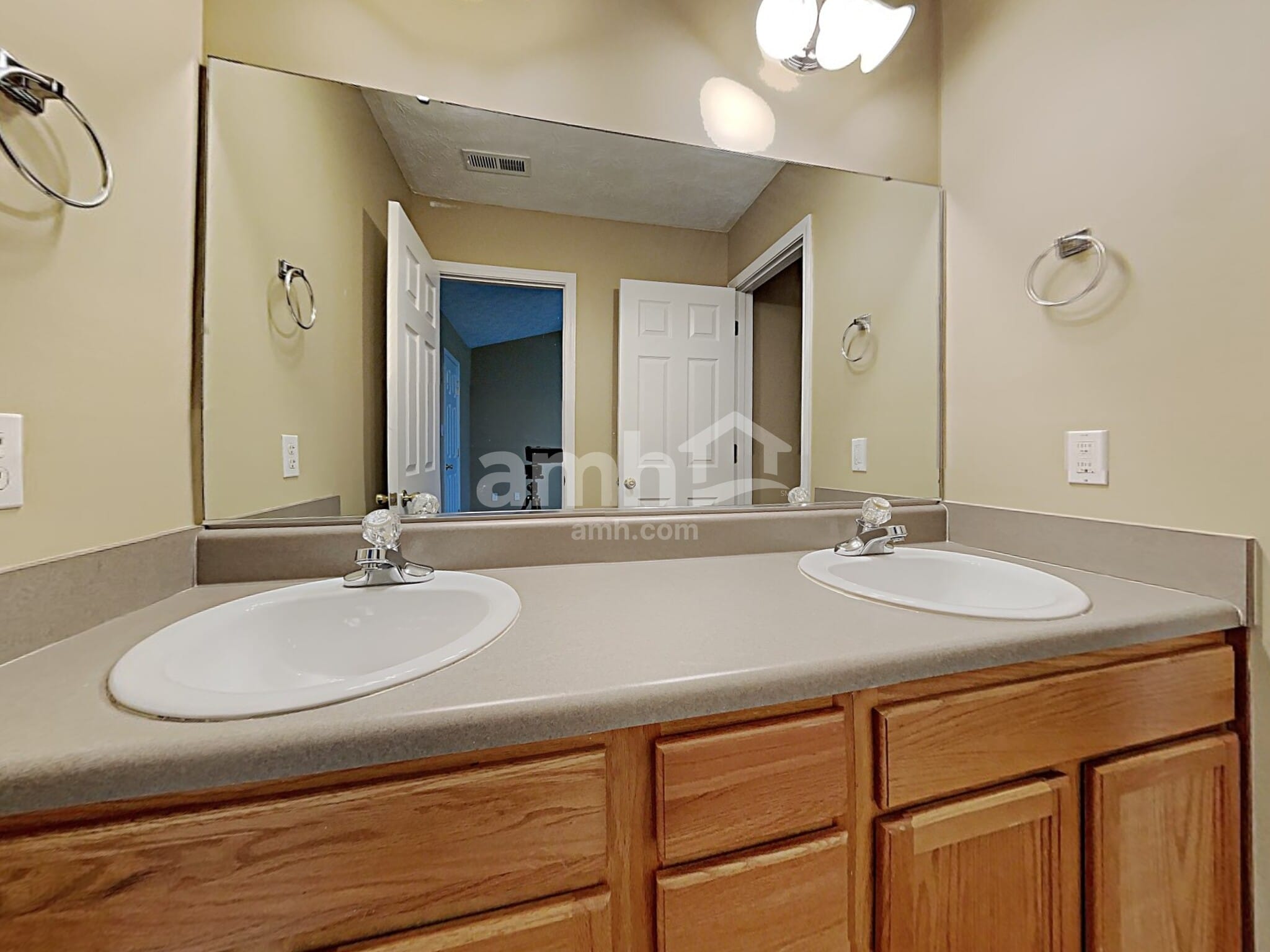 Building Photo - 6100 Glenmay Dr