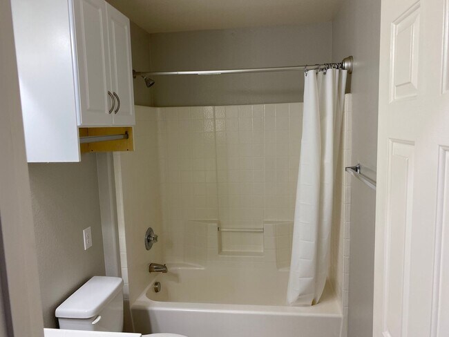 Building Photo - NW!!! 4 bedrooms!!! Pool and Spa!!! All ti...