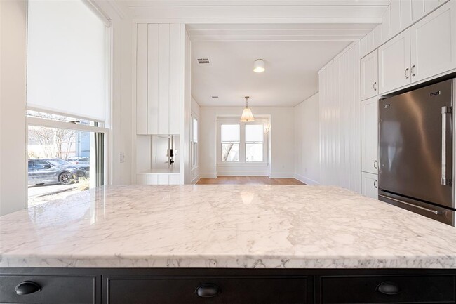 Building Photo - 2606 W 8th St