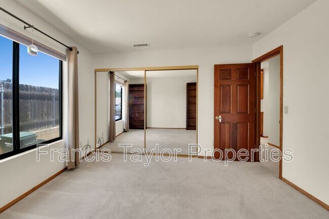 Building Photo - 749 Flagstone Ct