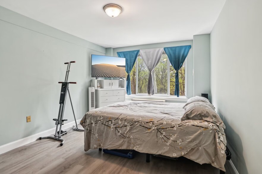 Main Bedroom - 4100 W St NW