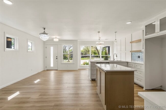 Building Photo - 105 N Atlanta St