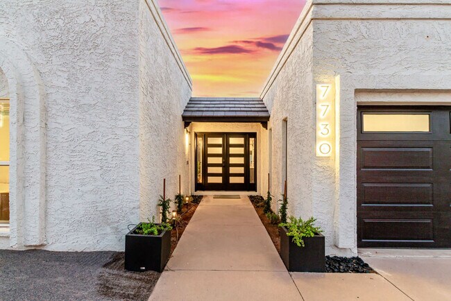 Building Photo - 7730 E Buena Terra Way