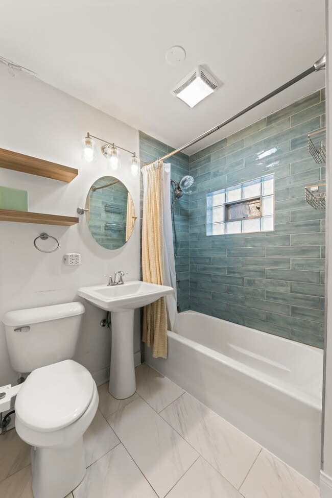 Building Photo - 2852 Scott St