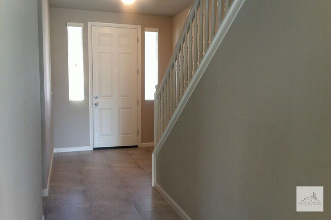 Building Photo - Spacious 4 Bedroom 3 Bath Home in Harlan R...