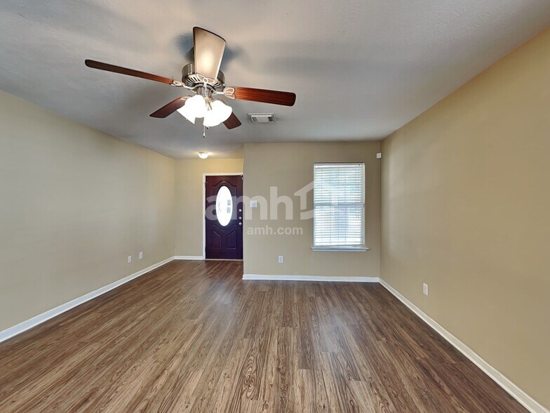 Building Photo - 8002 Ginger Park Dr