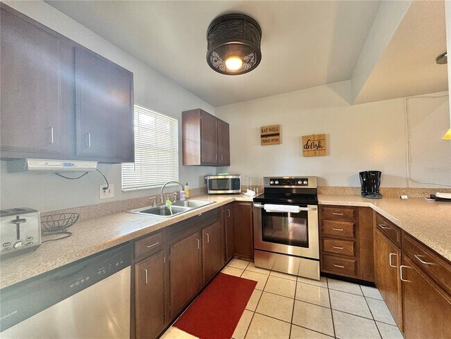 Building Photo - 1106 Villa Ln
