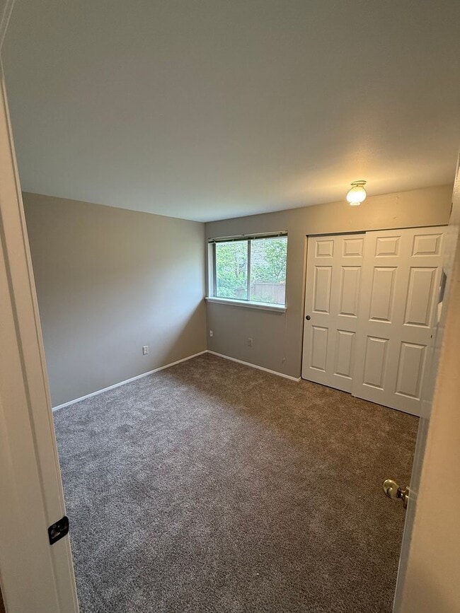 Building Photo - 4 Bedroom 2.5 Bath. Cul-de-Sac Home. New P...