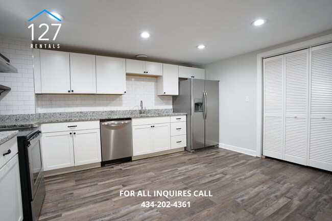 Building Photo - 3 Bedroom Unit with Electric and Water Utilities Included!!
