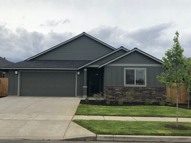 Primary Photo - Home in NW Redmond Fieldstone Crossing