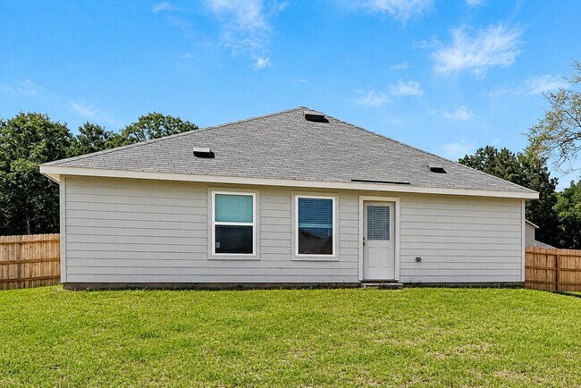 Building Photo - 16118 Hatton Dr