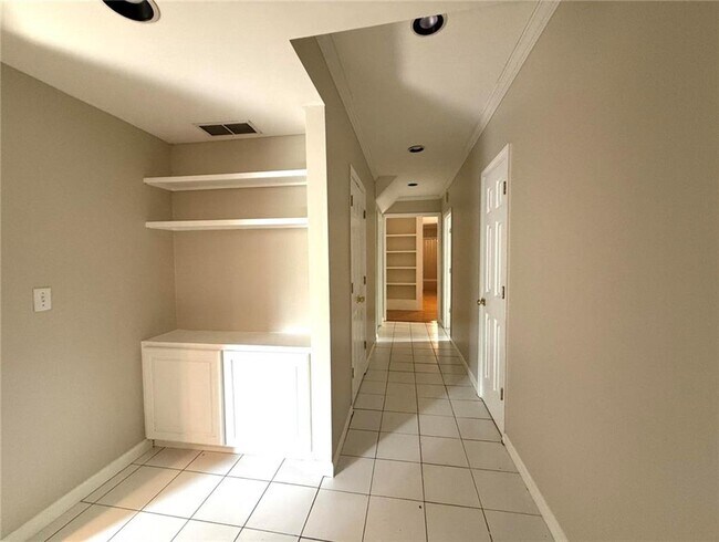 Building Photo - 410 Montevallo Dr NE