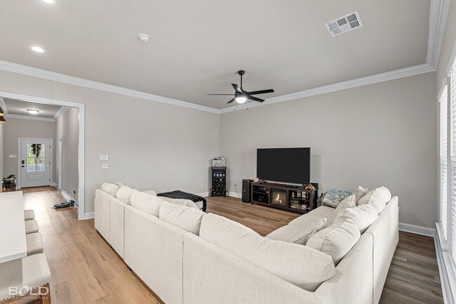 Building Photo - 315 Hummingbird Ln