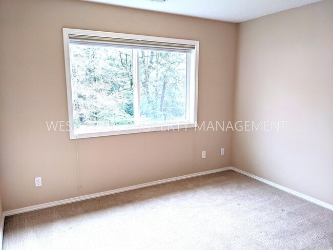 Building Photo - 14752 Davis Ln