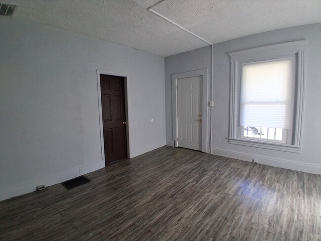 Building Photo - 624 Chandler St