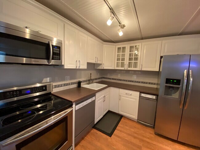 Building Photo - 15007 NE 12th St