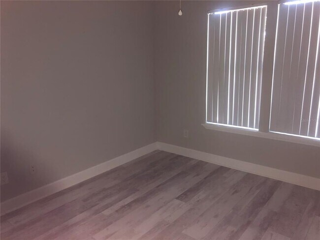 Building Photo - 4041 Crockers Lake Blvd
