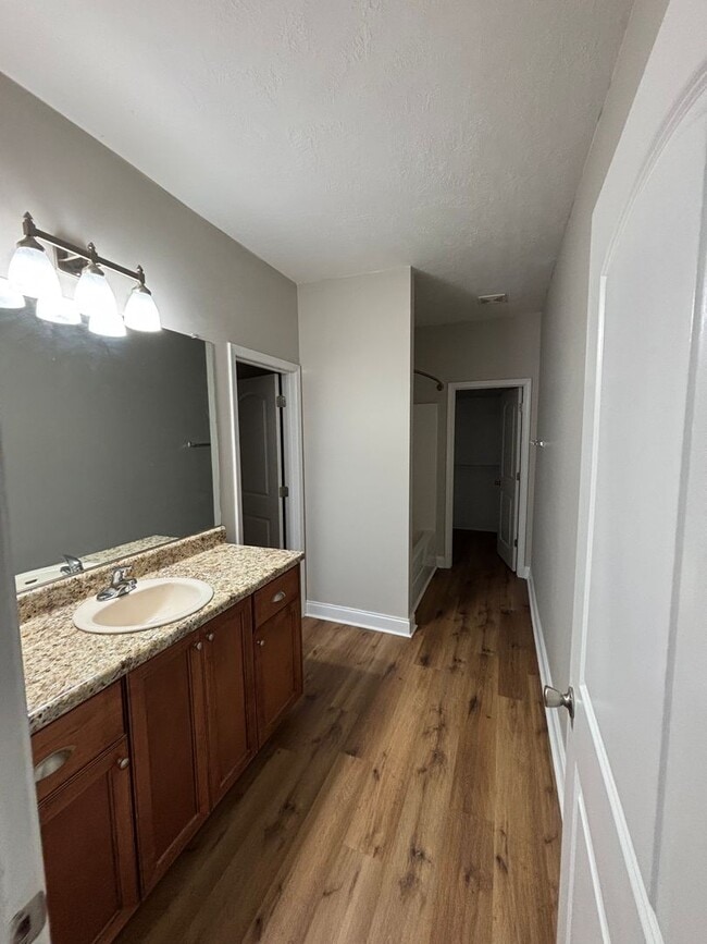 Building Photo - 333 High Meadows Pl