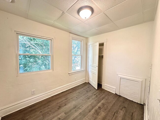 Building Photo - Updated 4 Bed, 1 Bath Home in Hazelwood - Central AC & Heat, Minutes from Downtown - Available Now!