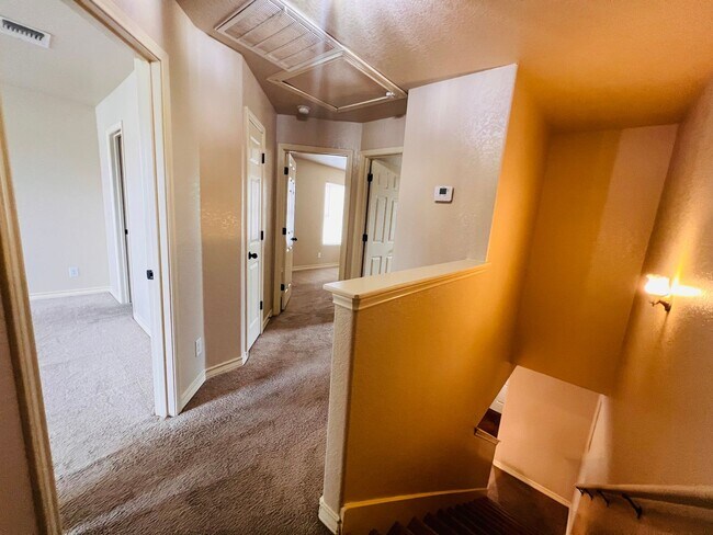 Building Photo - 5105 Flipper Dr