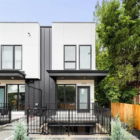 Primary Photo - 1318 Yates St