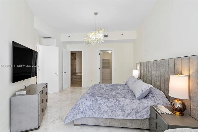 Building Photo - 16001 Collins Ave