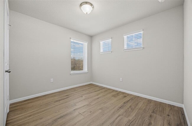 Building Photo - 3103 Crystal Bend Dr