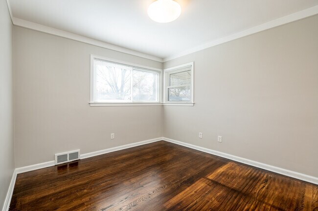 Building Photo - 429 E La Salle Ave