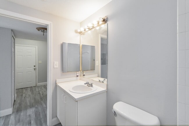 Building Photo - 521 Villa Del Sol Cir