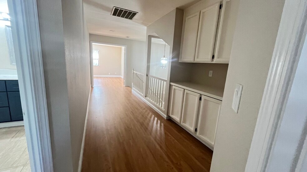 Building Photo - 835 Kings Canyon Ct