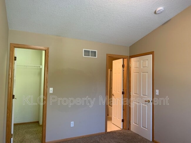 Building Photo - 1215 S 52nd St