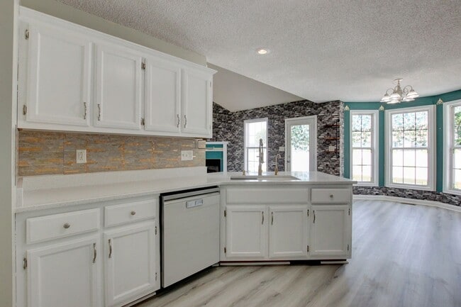 Building Photo - 3660 S Naples Ct