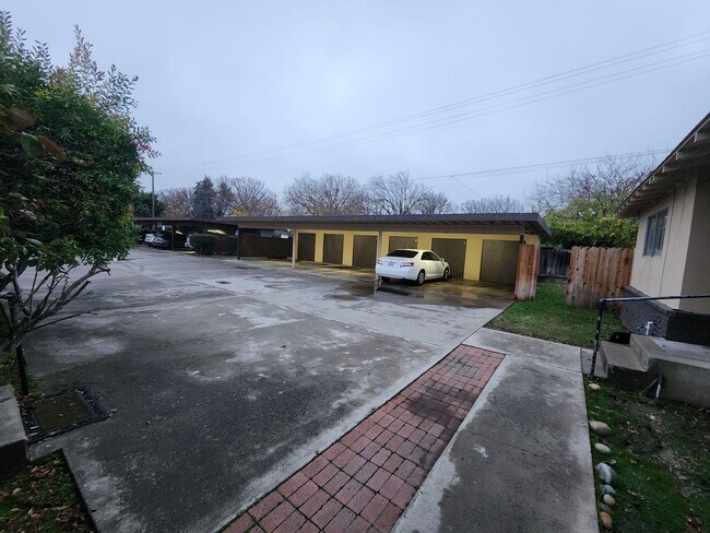 Building Photo - Charming 2 bedroom home