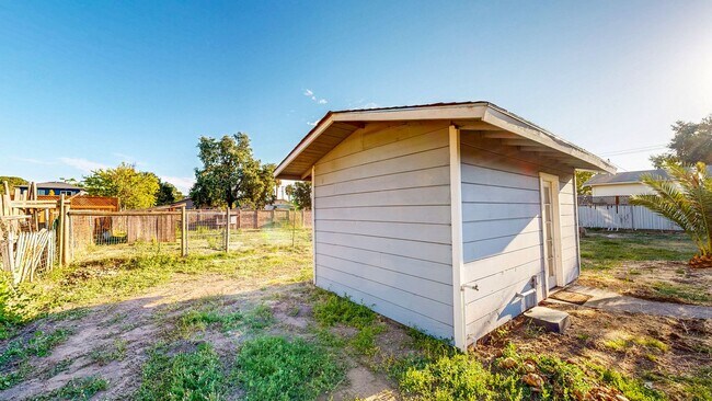 Building Photo - 1720 Ditty Ave