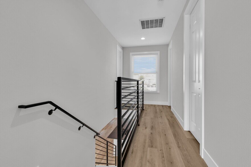 Building Photo - 254 62nd St