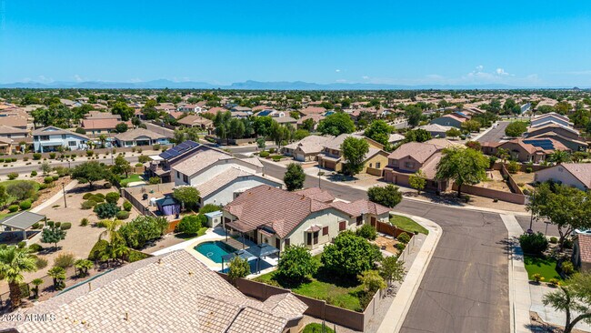 Building Photo - 2801 E Lindrick Dr