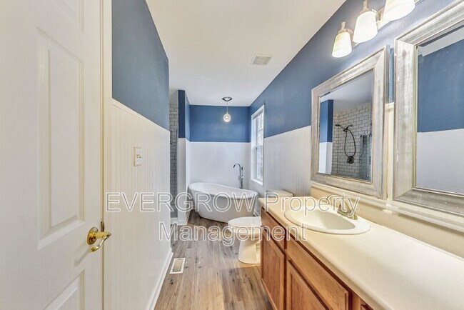 Building Photo - 1115 Spend a Buck Ct