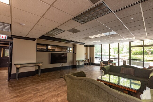 Building Photo - 10 E Ontario St