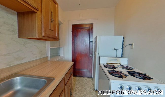 Building Photo - 53 Fellsway W