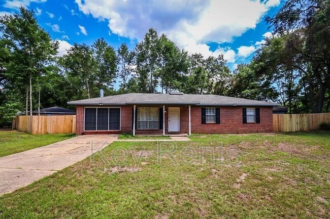 Primary Photo - 5203 Spring St