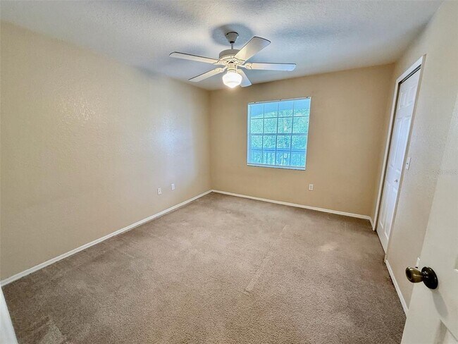Building Photo - 13917 Fairway Island Dr