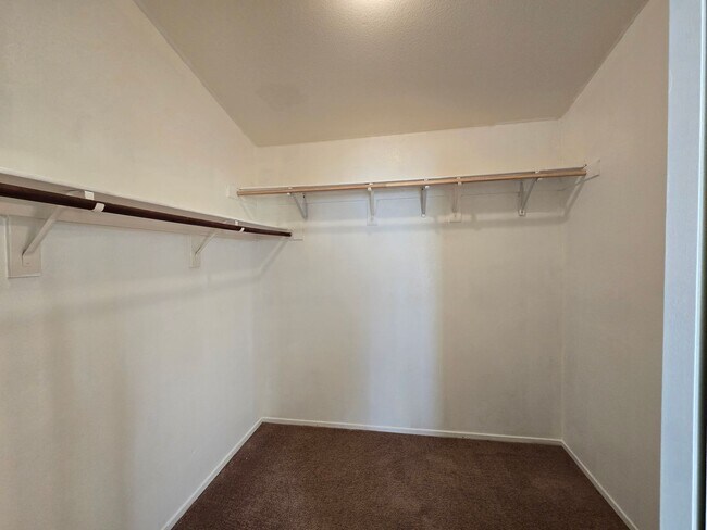 Building Photo - Spacious Two-Story Home in a Cul-de-Sac Location