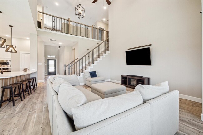 Building Photo - 11718 Lost Maples Springs Dr