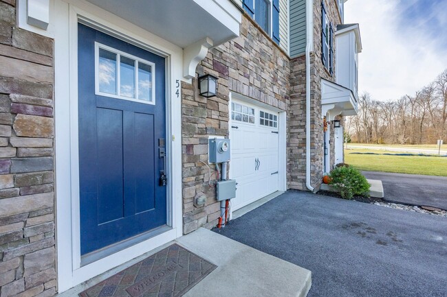 Building Photo - Spacious 3B/2.5B Townhome in Downingtown S...