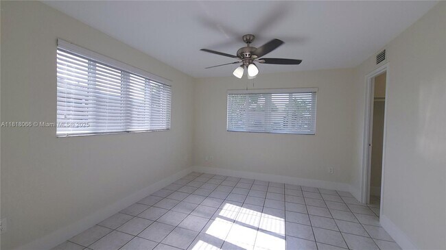 Building Photo - 7410 SW 37th St