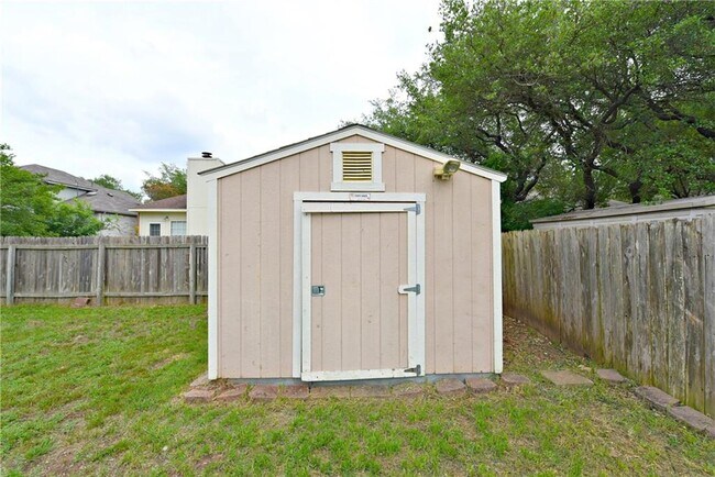 Building Photo - 1002 Dover Pass