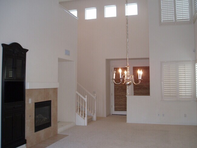 Building Photo - European Parc II