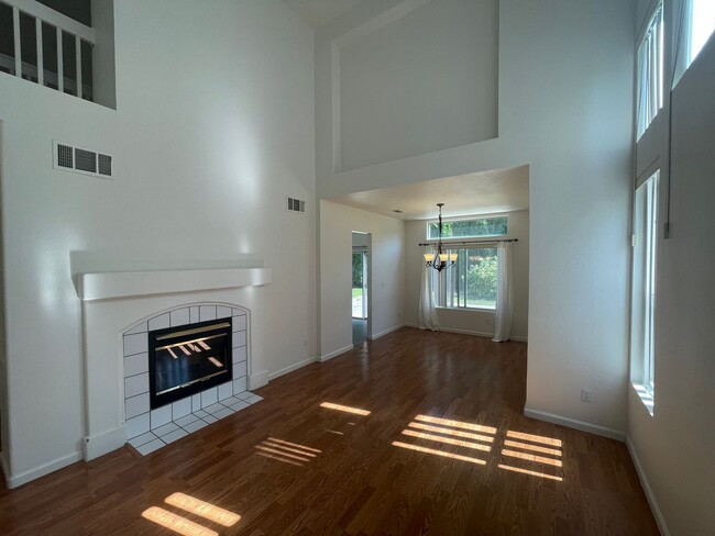 Building Photo - Spacious Home in Mace Ranch Neighborhood D...